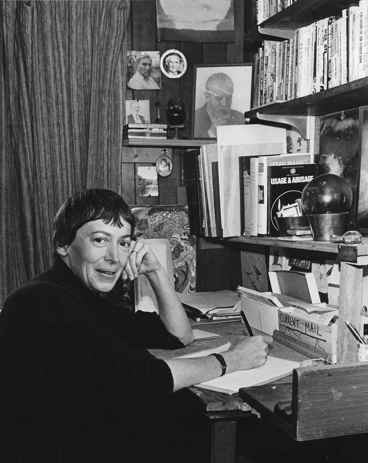 Ursula K. Le Guin, sort/hvid foto fra 1970.