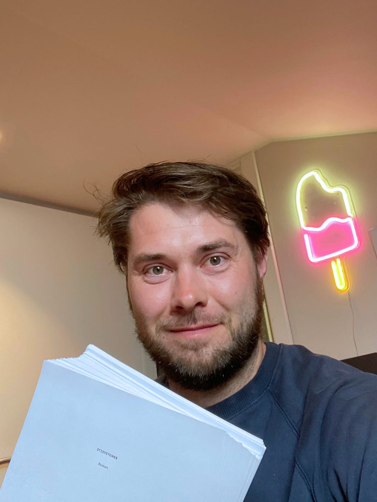 Når én historie falder til ro, vågner den næste